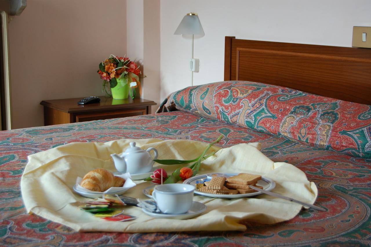 Albergo Sud America Paesana Bagian luar foto
